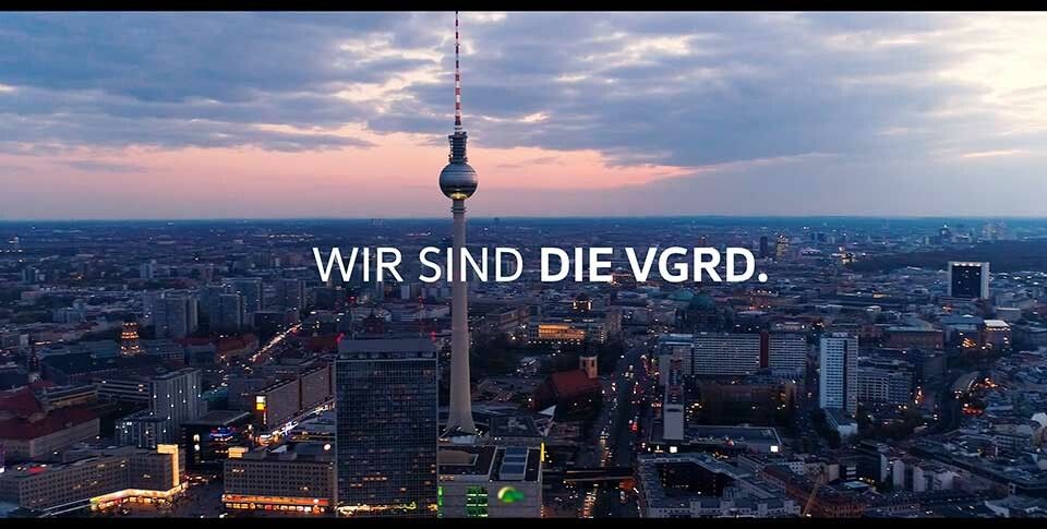 Aussicht über die Dächer Berlins mit zentralem Blick auf den Fernsehturm